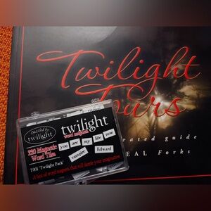 Magnetic Word Tile Set Twilight with Book « Twilight Tours »